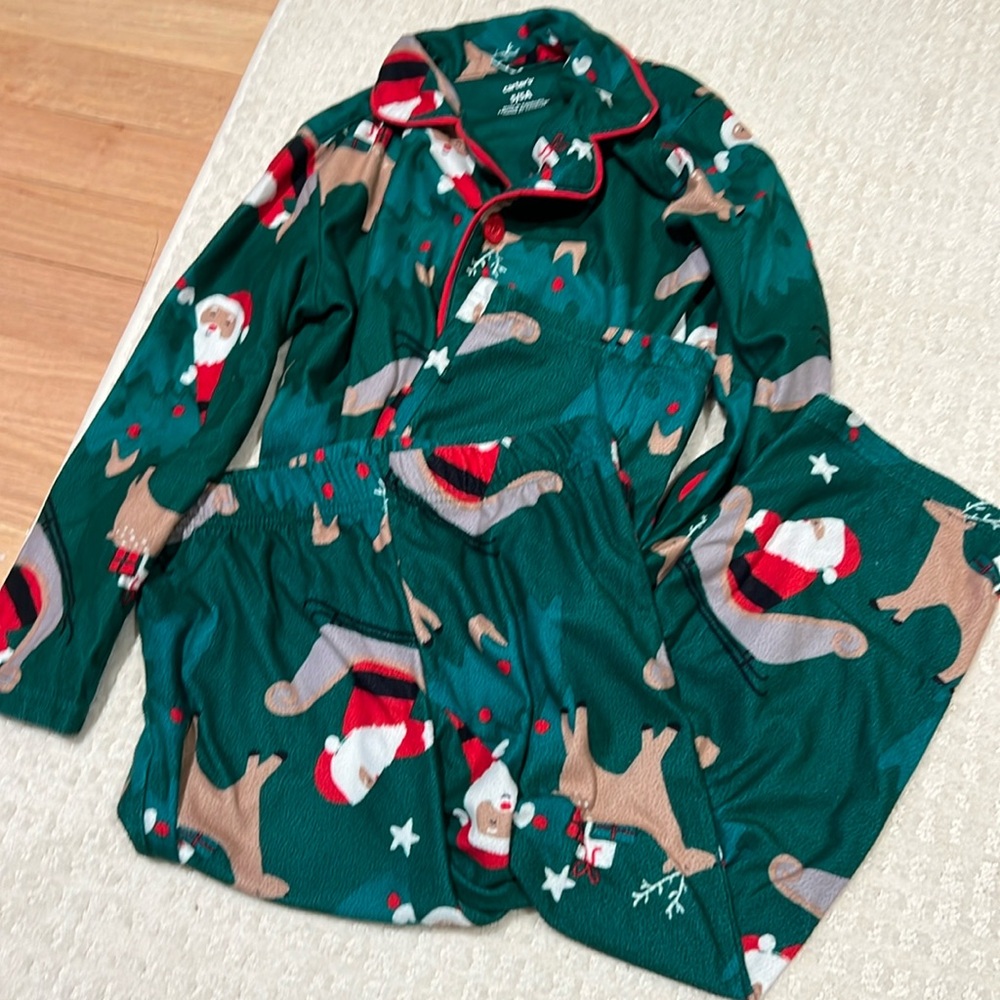 Carters 5 toddler boy or girl Christmas pajamas Santa and reindeer EUC
